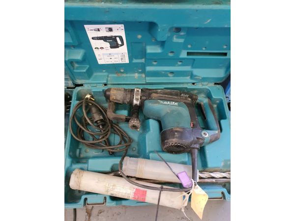 ~/upload/Lots/142391/AdditionalPhotos/d52c5ke7235kc/Makita HR4011C Breaker & Drill recently Reconditioned_t600x450.jpg